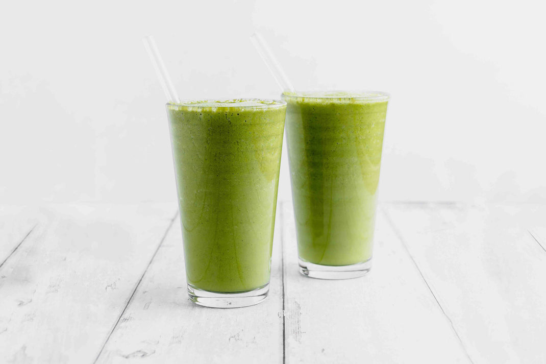High Protein Green Smoothie (Without Protein Powder!) nomz